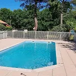 Mobile Avec Terrasse Et Piscine. Hourtin