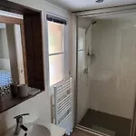 Mobile Avec Terrasse Et Piscine.
