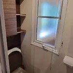 Mobile Avec Terrasse Et Piscine. *