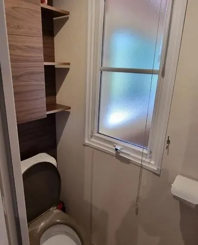 Mobile Avec Terrasse Et Piscine. *